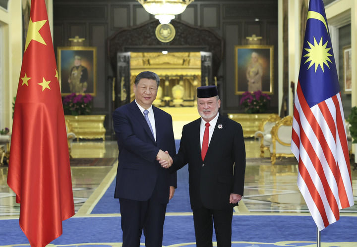 4月16日上午，马来西亚最高元首易卜拉欣在马来西亚国家王宫同中国国家主席习近平举行会见。新华社记者 黄敬文 摄.jpg