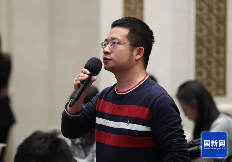 人民日报记者提问(刘健 摄).png 人民日报记者提问(刘健 摄).png