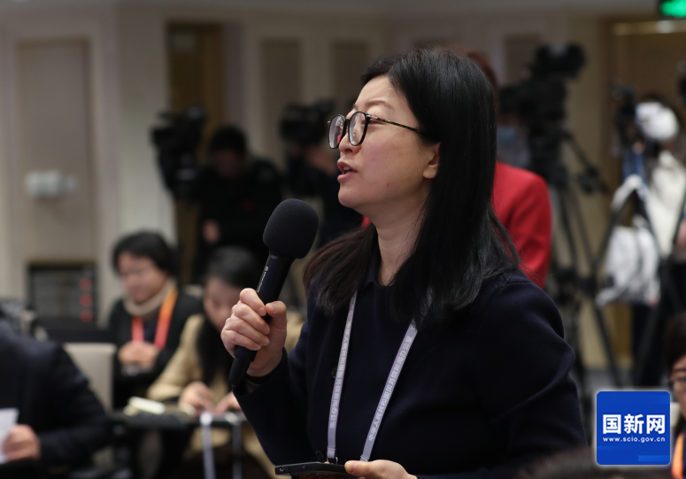 光明日报记者提问(刘健 摄).png 光明日报记者提问(刘健 摄).png